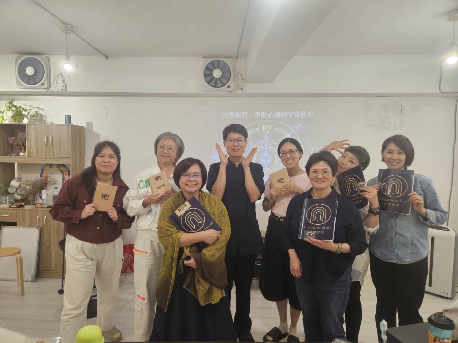阡源老師與夢境課程學員合影